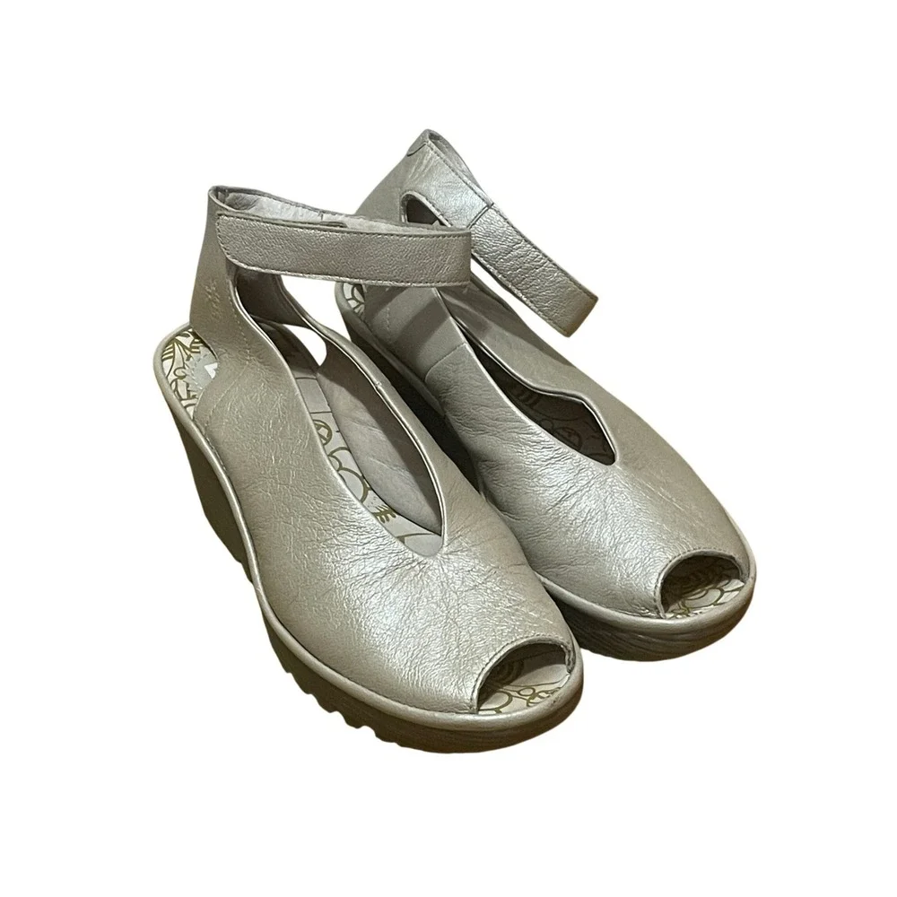 Fly London Women's EU 40 Yala Metallic Gold Champagne Leather Wedge Sandals